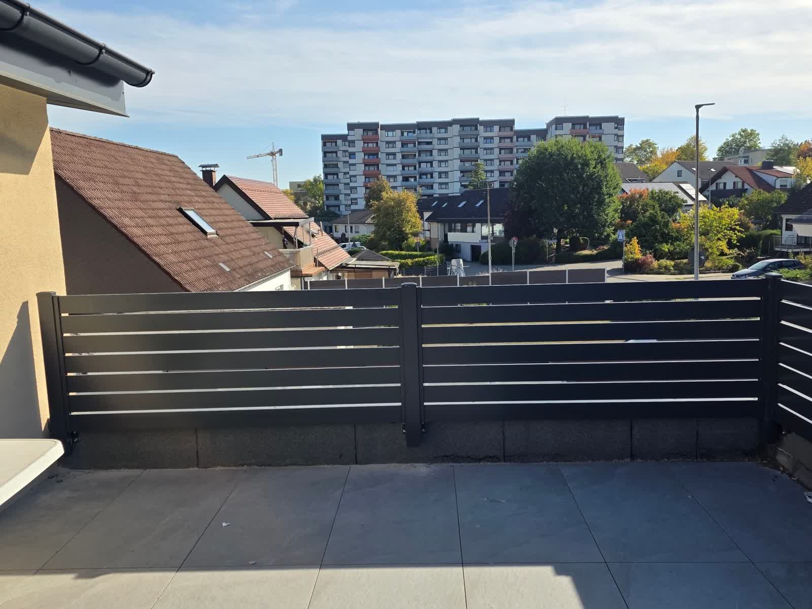 Aluminijska ograda s lamelama 100x20 mm u antracit boji